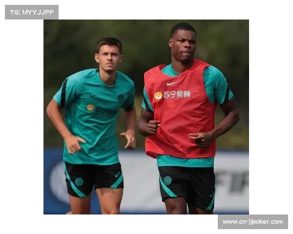 邓弗里斯伤缺，齐沃启用奥古斯托任右翼卫